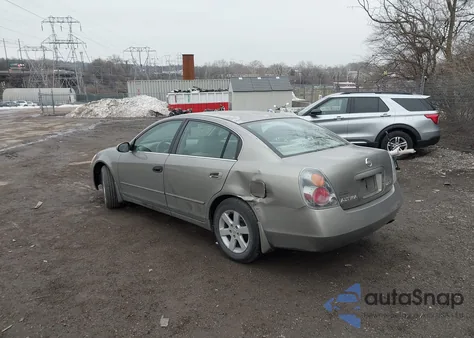 2002 Nissan Altima 2.5 S из США, поврежденный, VIN 1N4AL11D52C234001